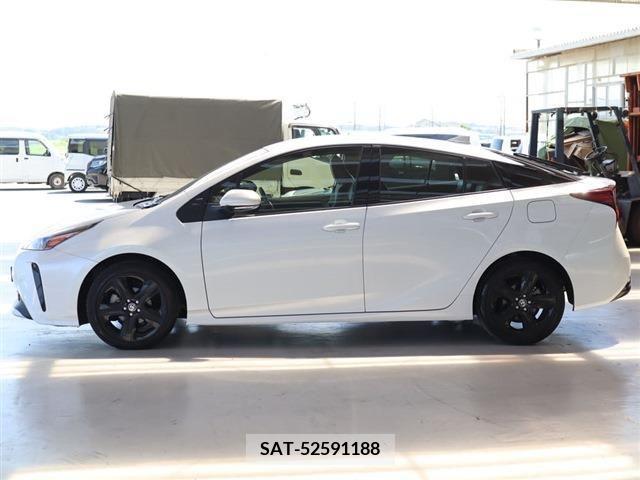 Toyota PRIUS 2022-07 354915-6