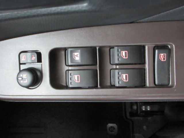 Toyota ROOMY 2018-09 19331-25