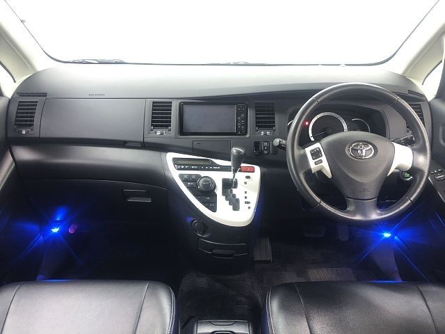 Toyota ISIS 2012-02 18470-1