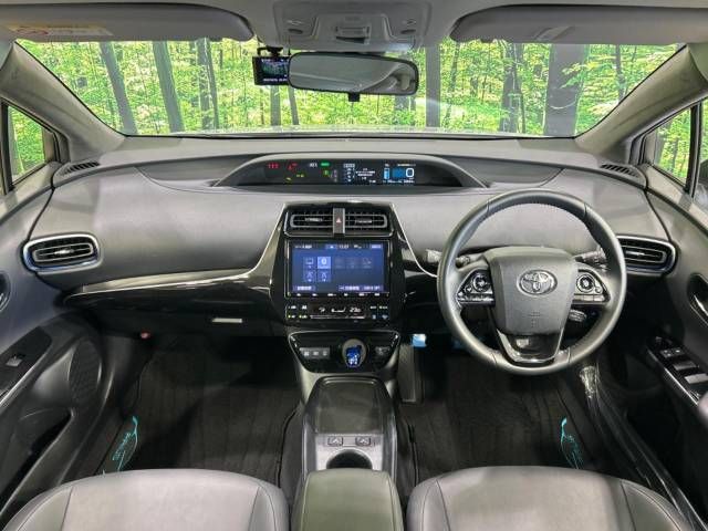 Toyota PRIUS 2021-04 15677-1