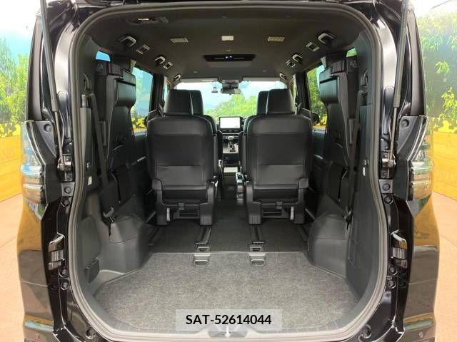 Toyota VOXY 2023-10 313590-11