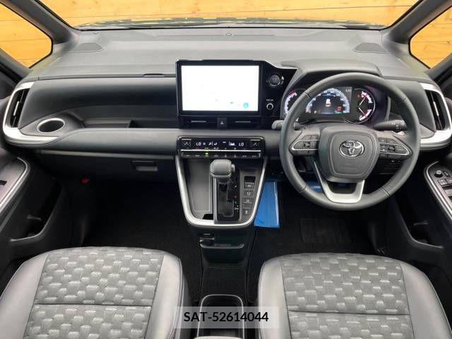 Toyota VOXY 2023-10 313590-1