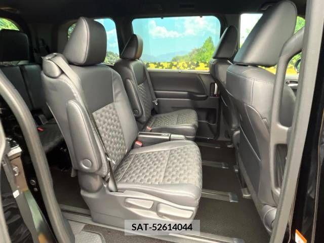 Toyota VOXY 2023-10 313590-9
