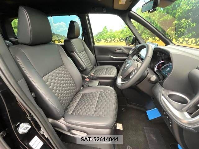 Toyota VOXY 2023-10 313590-8