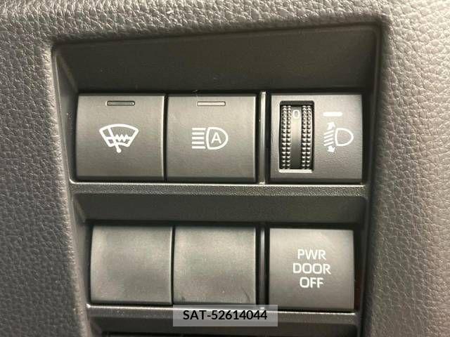 Toyota VOXY 2023-10 313590-6