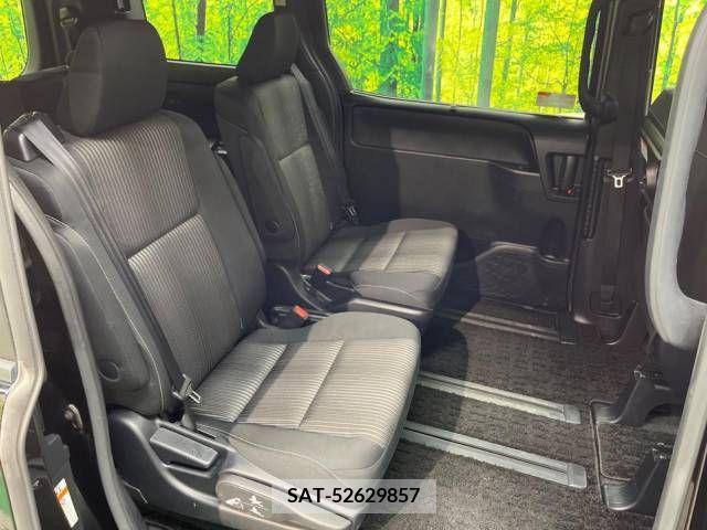 Toyota NOAH 2017-08 332087-8