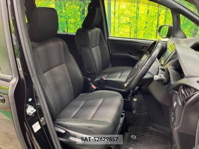 Toyota NOAH 2017-08 332087-7