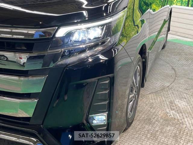 Toyota NOAH 2017-08 332087-12