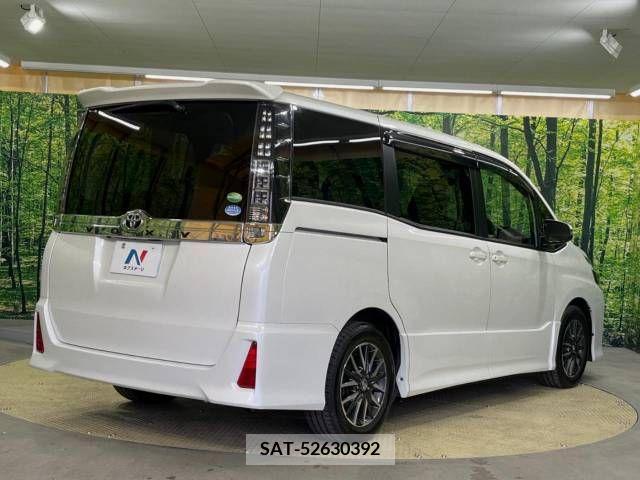 Toyota VOXY 2014-07 210934-17