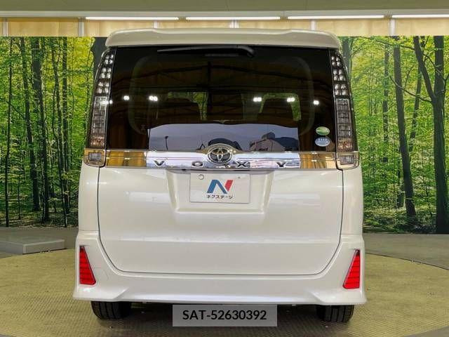 Toyota VOXY 2014-07 210934-15