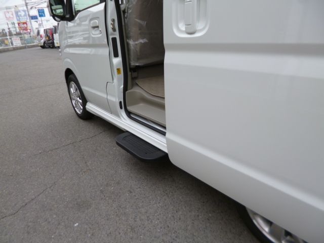 Suzuki EVERY WAGON 2023-02 23556-9