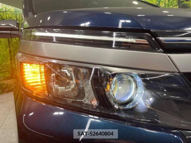 Toyota VOXY 2017-04 217376-13
