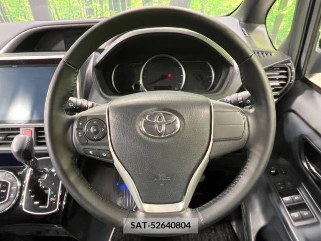 Toyota VOXY 2017-04 217376-12
