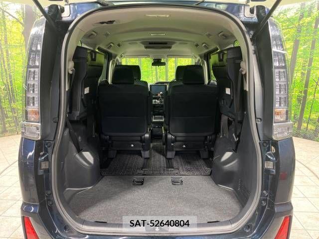 Toyota VOXY 2017-04 217376-11