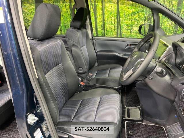 Toyota VOXY 2017-04 217376-8