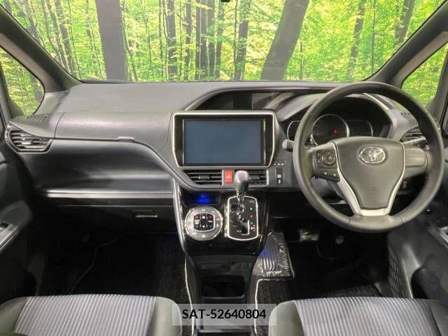 Toyota VOXY 2017-04 217376-1