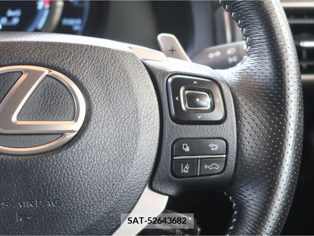 Lexus IS 2017-11 227851-12