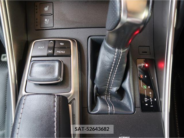 Lexus IS 2017-11 227851-15