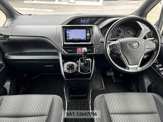 Toyota VOXY 2019-03 239640-1