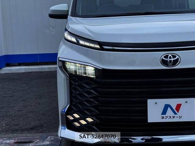 Toyota VOXY 2022-12 256149-14