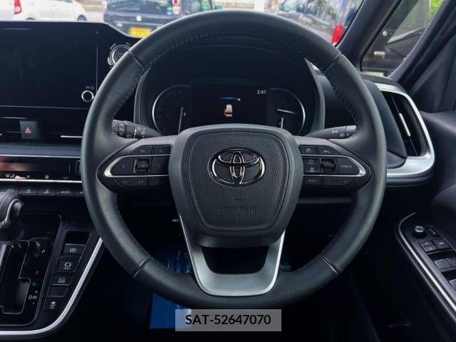 Toyota VOXY 2022-12 256149-12
