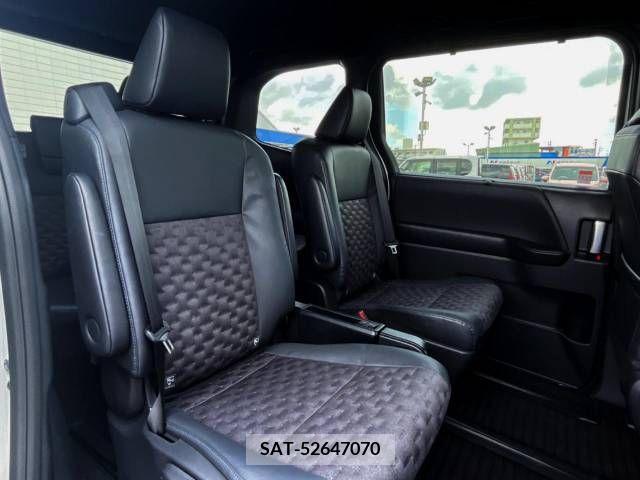 Toyota VOXY 2022-12 256149-9