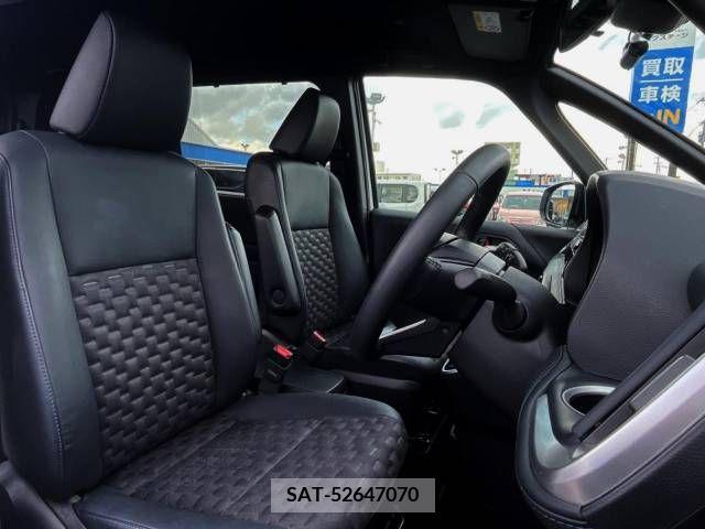 Toyota VOXY 2022-12 256149-8