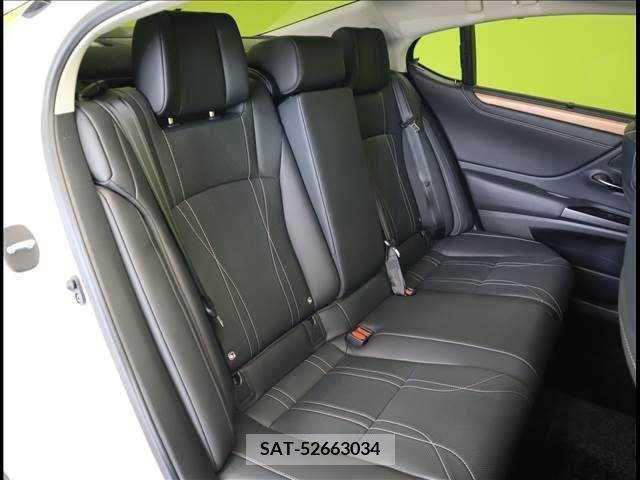 Lexus ES 2019-09 354329-25
