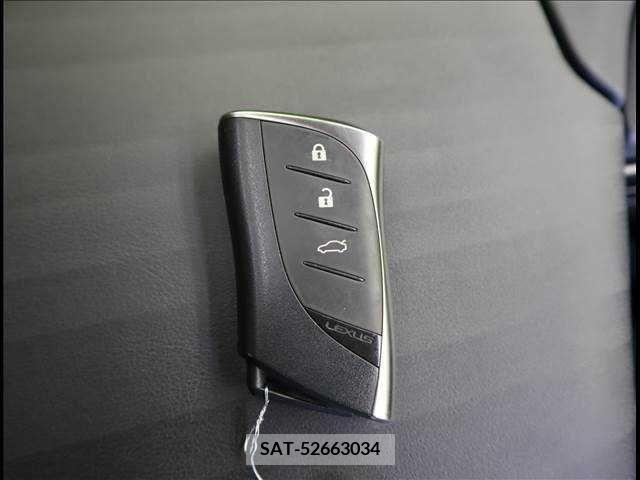 Lexus ES 2019-09 354329-16