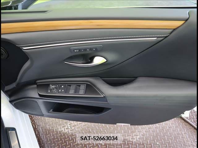 Lexus ES 2019-09 354329-23