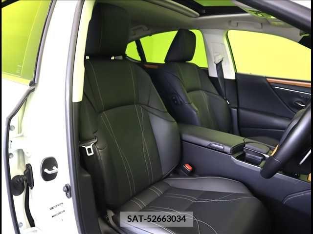Lexus ES 2019-09 354329-21