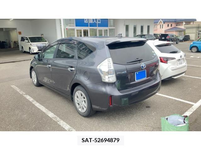 Toyota PRIUS ALPHA 2011-12 393504-1