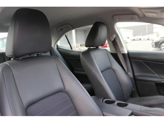 Lexus IS 2015-01 27681-12