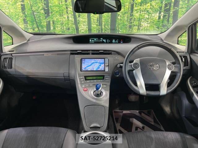 Toyota PRIUS 2012-01 210370-1