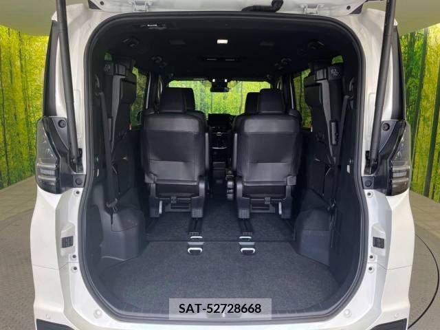 Toyota VOXY 2022-10 341773-11