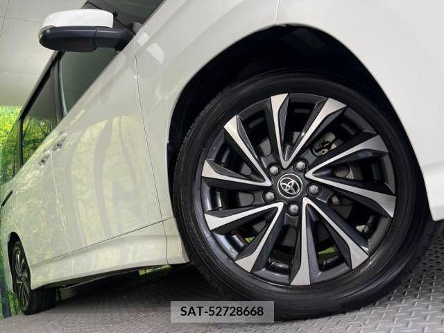 Toyota VOXY 2022-10 341773-14