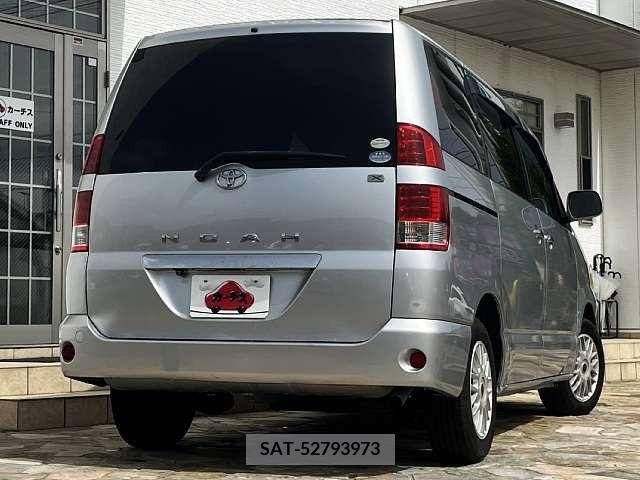 Toyota NOAH 2005-07 240969-2