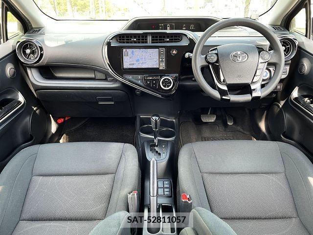 Toyota AQUA 2018-03 356218-1