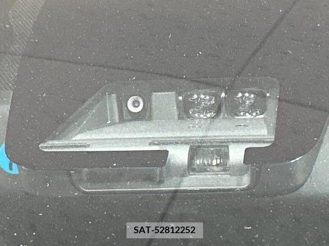 Toyota ESQUIRE 2017-08 377271-6