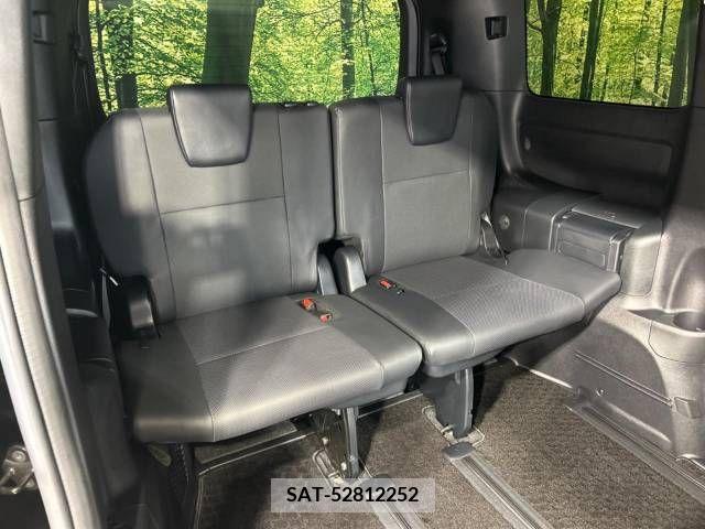 Toyota ESQUIRE 2017-08 377271-10