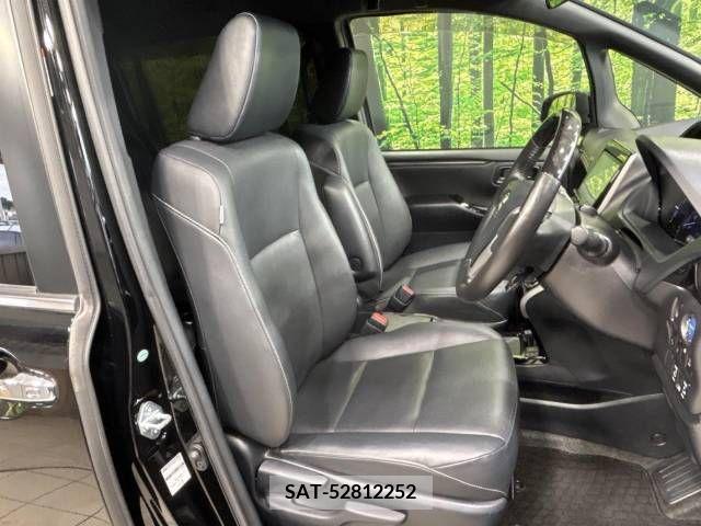 Toyota ESQUIRE 2017-08 377271-8