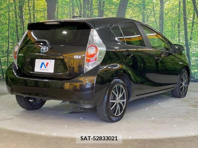 Toyota AQUA 2012-10 356175-17