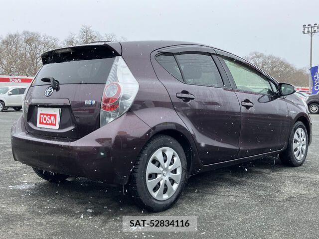 Toyota AQUA 2014-08 260358-4