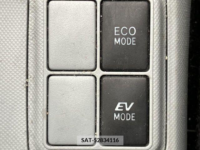 Toyota AQUA 2014-08 260358-13