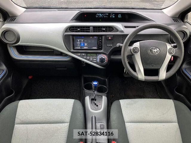 Toyota AQUA 2014-08 260358-5