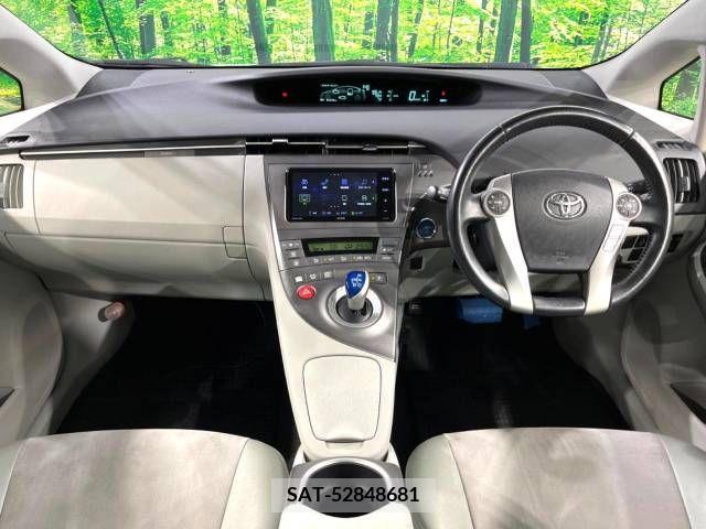 Toyota PRIUS 2015-04 386328-1