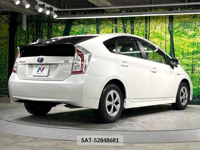 Toyota PRIUS 2015-04 386328-17