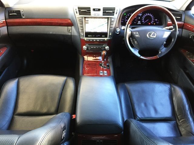 Lexus LS 2011-03 28443-1