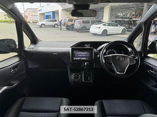 Toyota VOXY 2016-02 346311-1