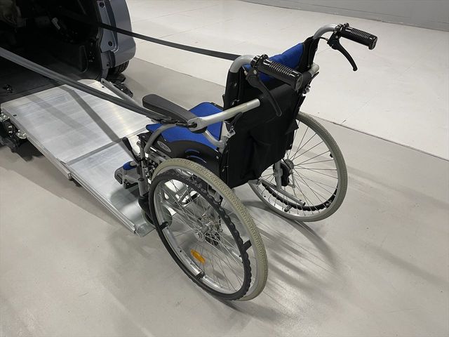 Toyota RACTIS 2010-08 13031-4